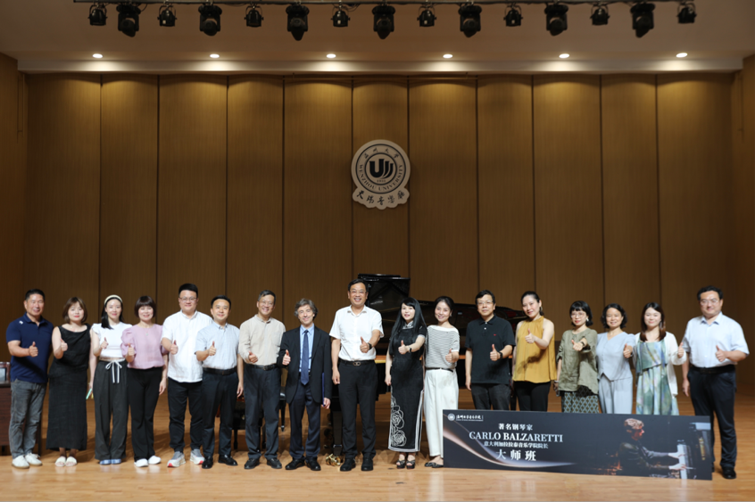 国际钢琴家意大利加拉拉泰色情视频
院长卡洛·巴尔扎雷蒂教授大师班